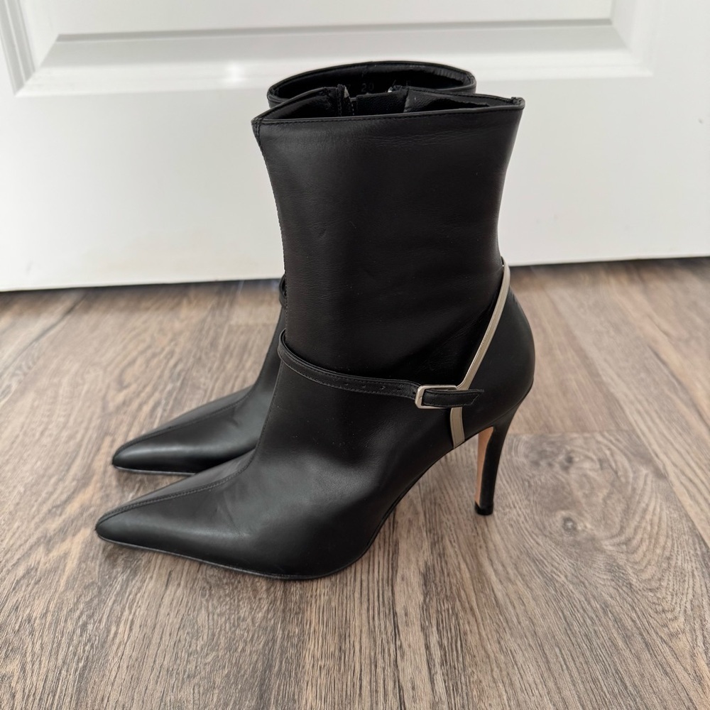 SACHA London black Ankle-high leather boots size 6B
